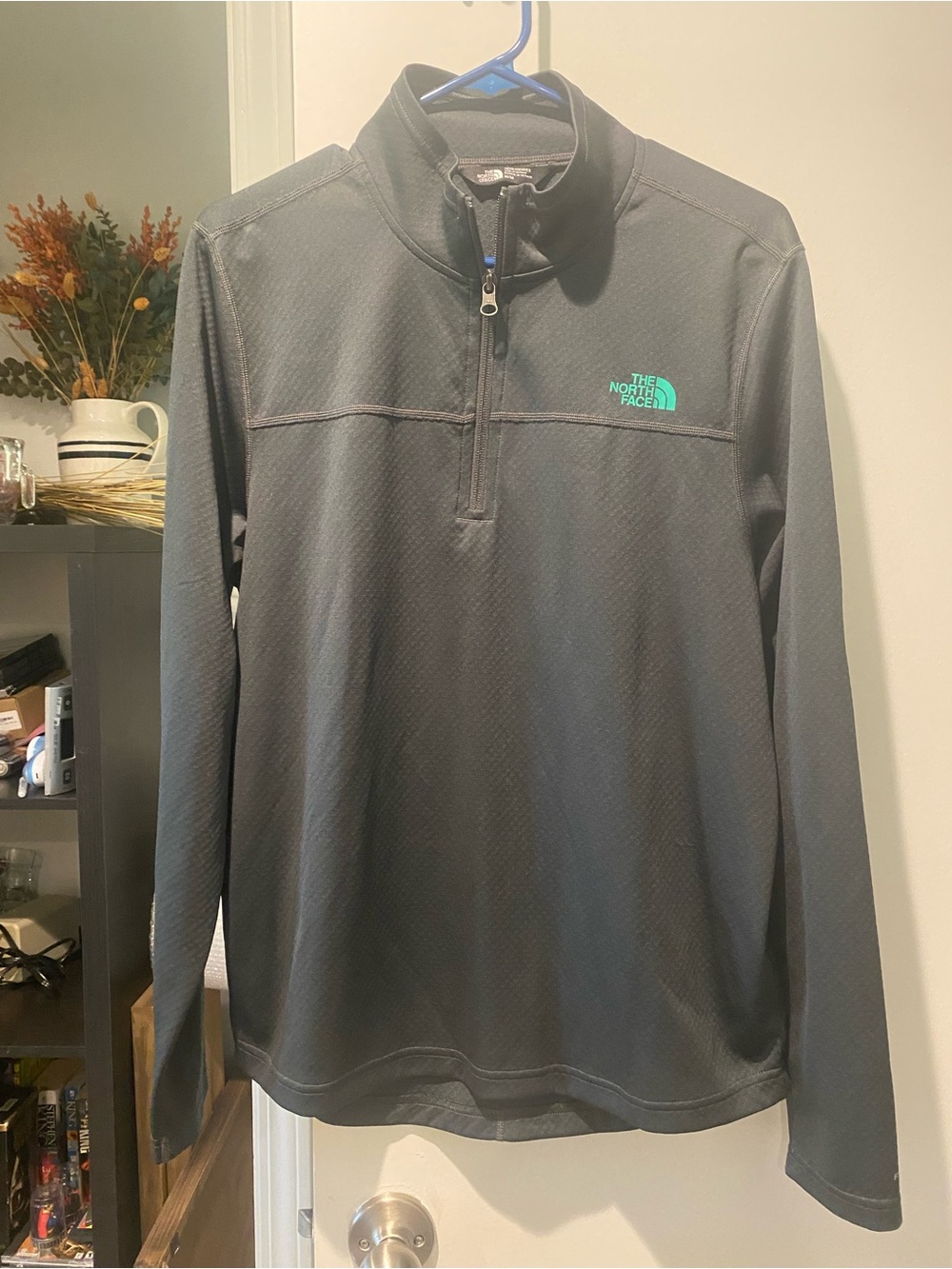 The North Face FlashDry Men's Gray 1/4 Zip Mock Neck Pullover Long Sleeve Size M